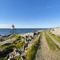 The dirt road leading to nedreneset The dirt road leading to nedreneset