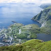 Village de A vu du sommet de Tindstinden - Lofoten